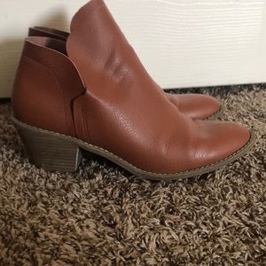 Target universal thread booties 9.5 cognac
